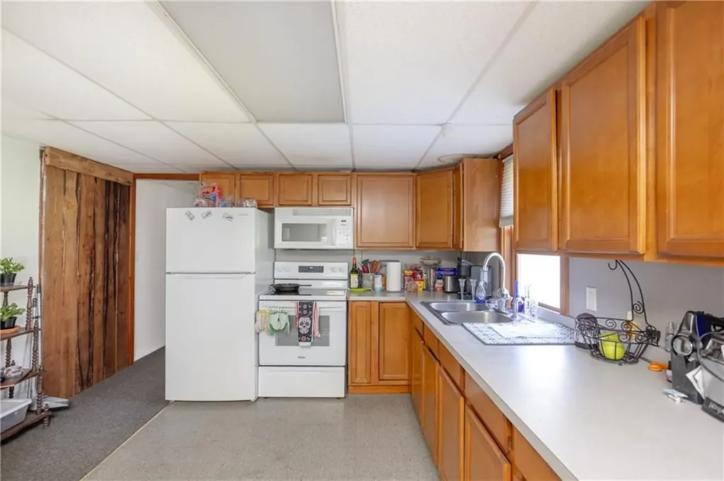 246 Long Highway Little Compton RI 02837