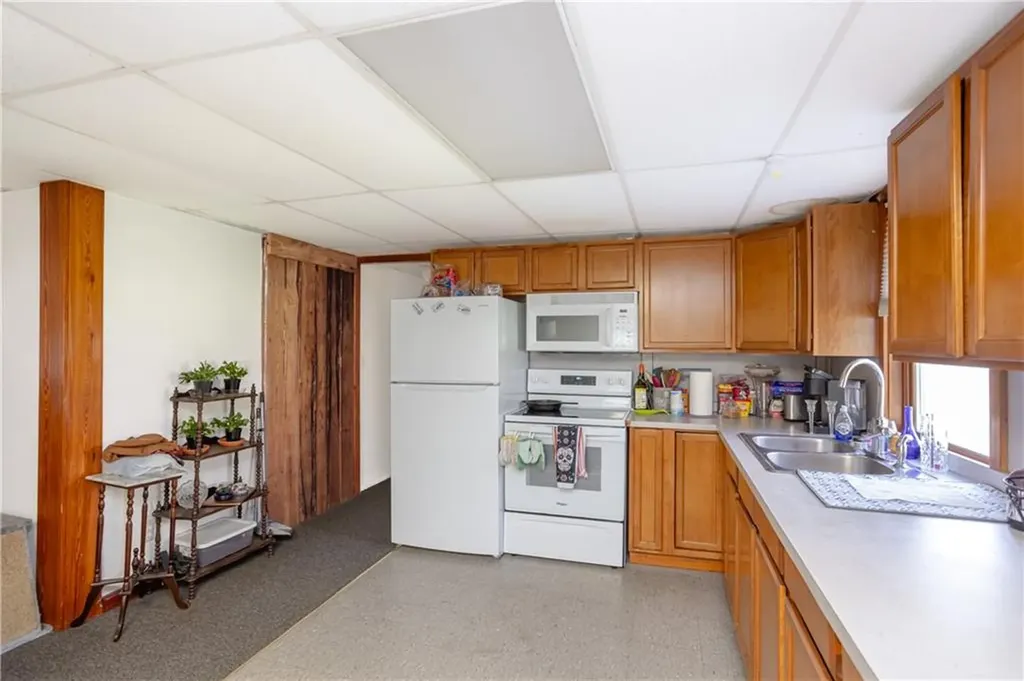 246 Long Highway Little Compton RI 02837