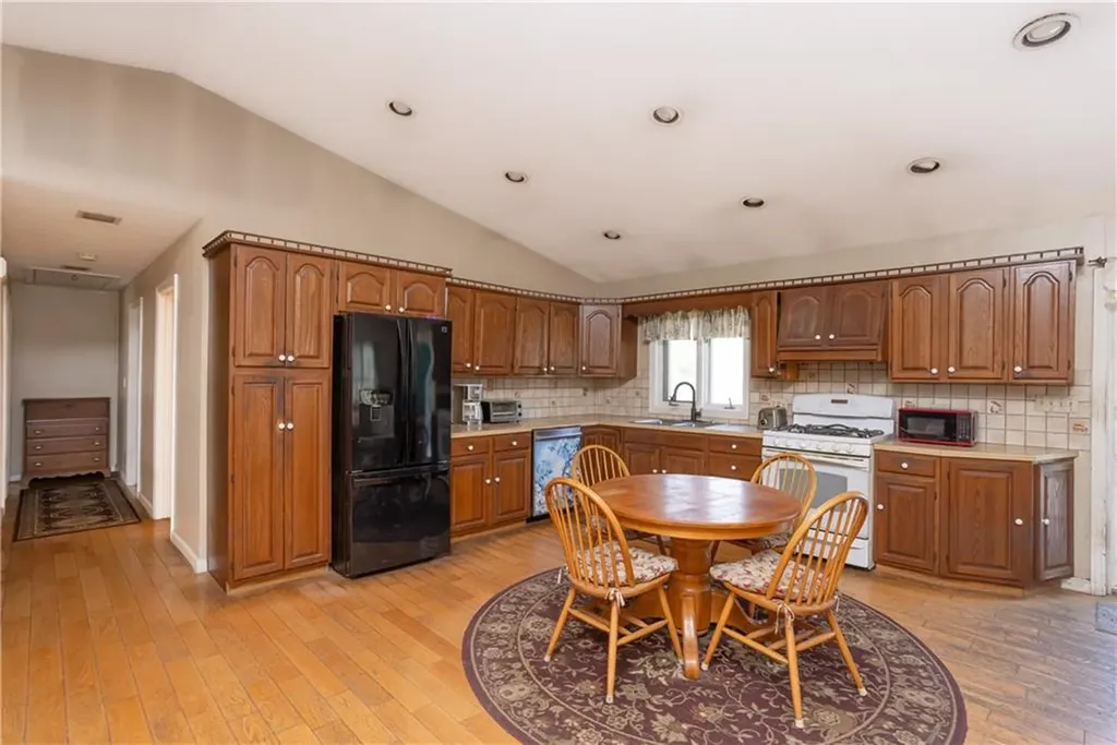 246 Long Highway Little Compton RI 02837
