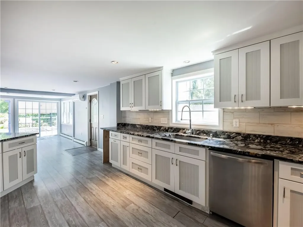 44 Riverside Avenue Warwick RI 02889