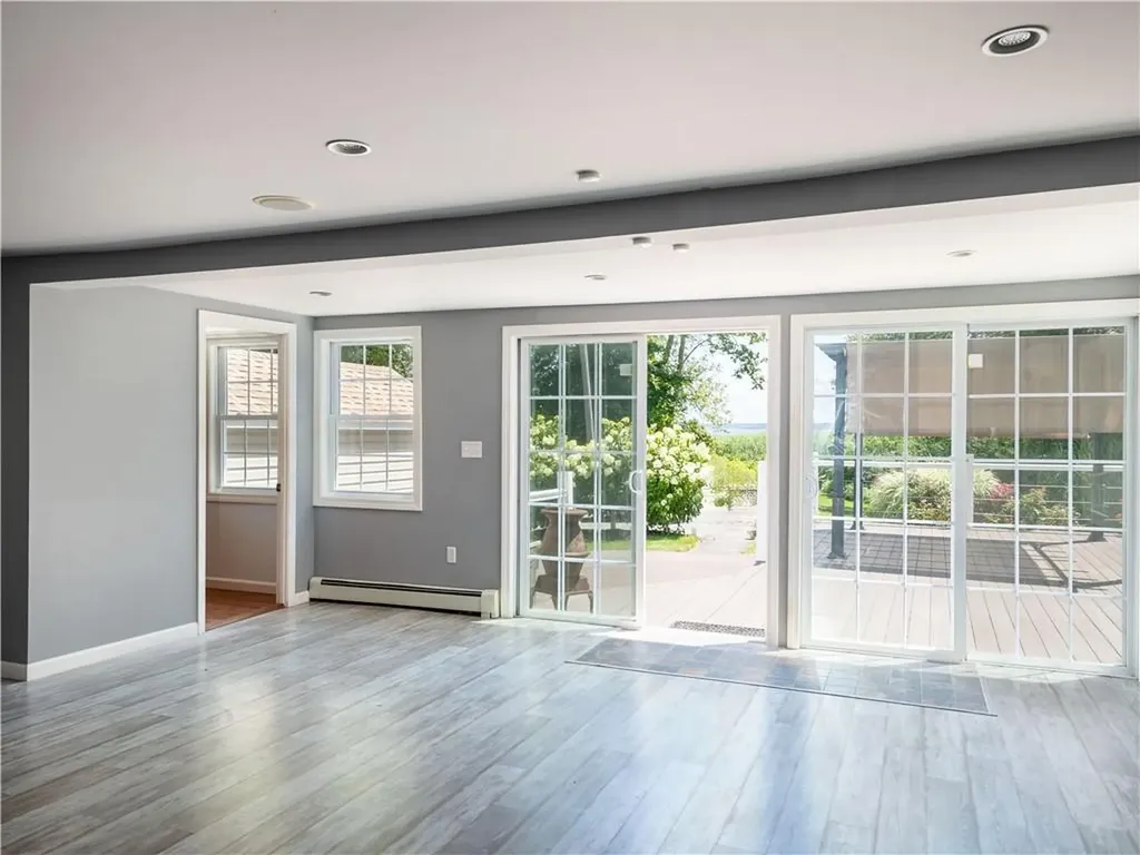 44 Riverside Avenue Warwick RI 02889
