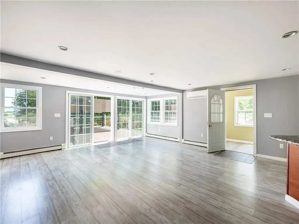 44 Riverside Avenue Warwick RI 02889