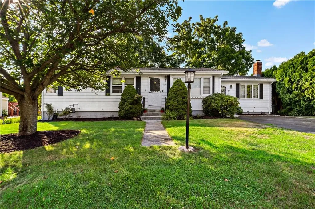 17 Salina Avenue Johnston RI 02919