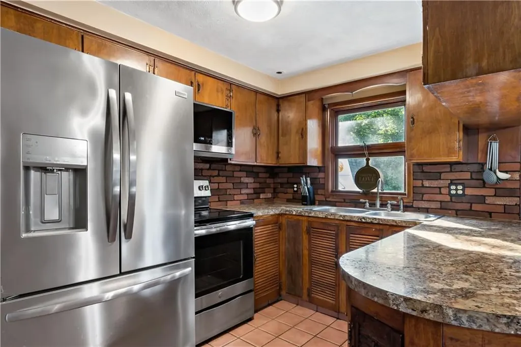 17 Salina Avenue Johnston RI 02919