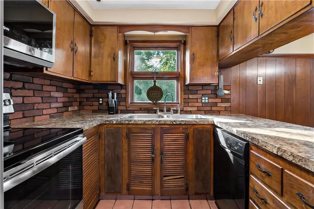 17 Salina Avenue Johnston RI 02919