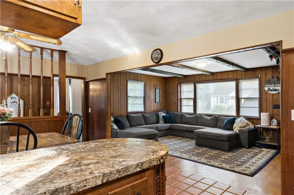 17 Salina Avenue Johnston RI 02919