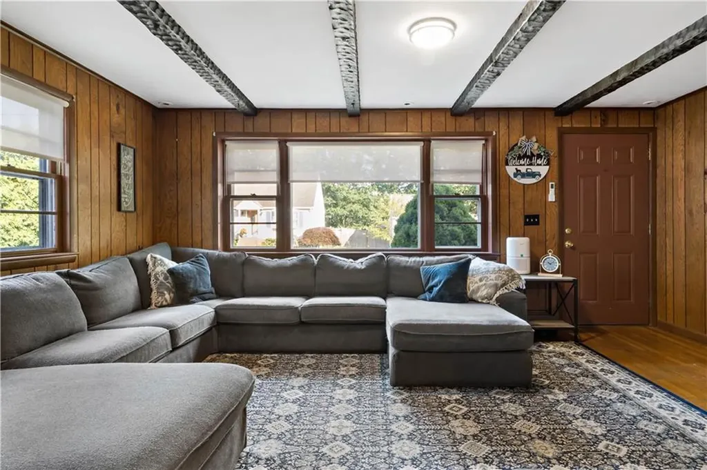 17 Salina Avenue Johnston RI 02919