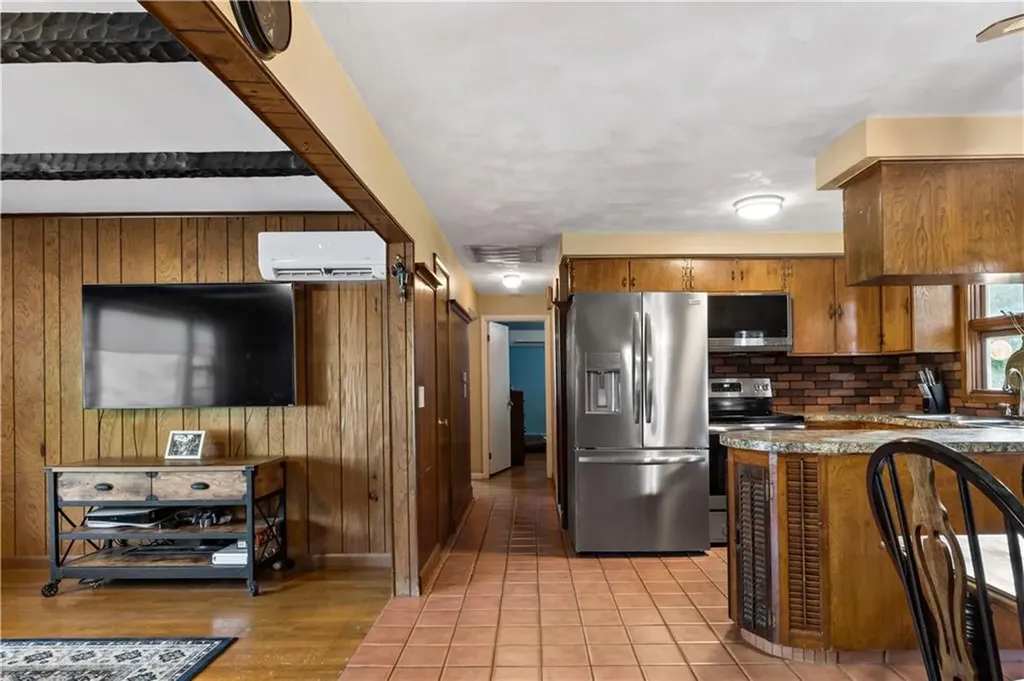 17 Salina Avenue Johnston RI 02919