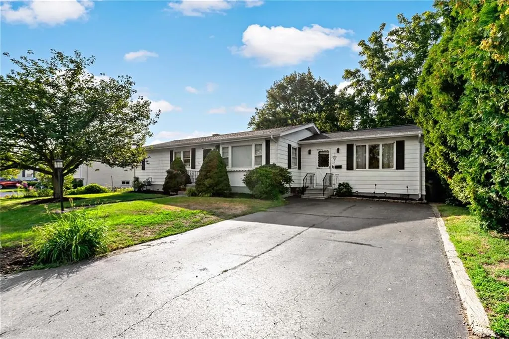 17 Salina Avenue Johnston RI 02919