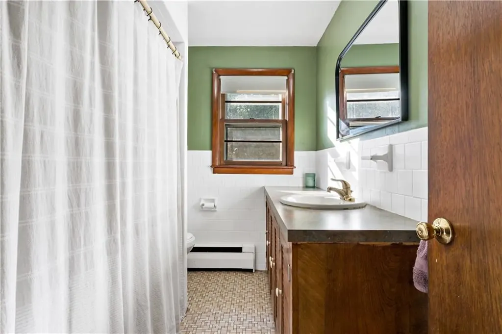 17 Salina Avenue Johnston RI 02919