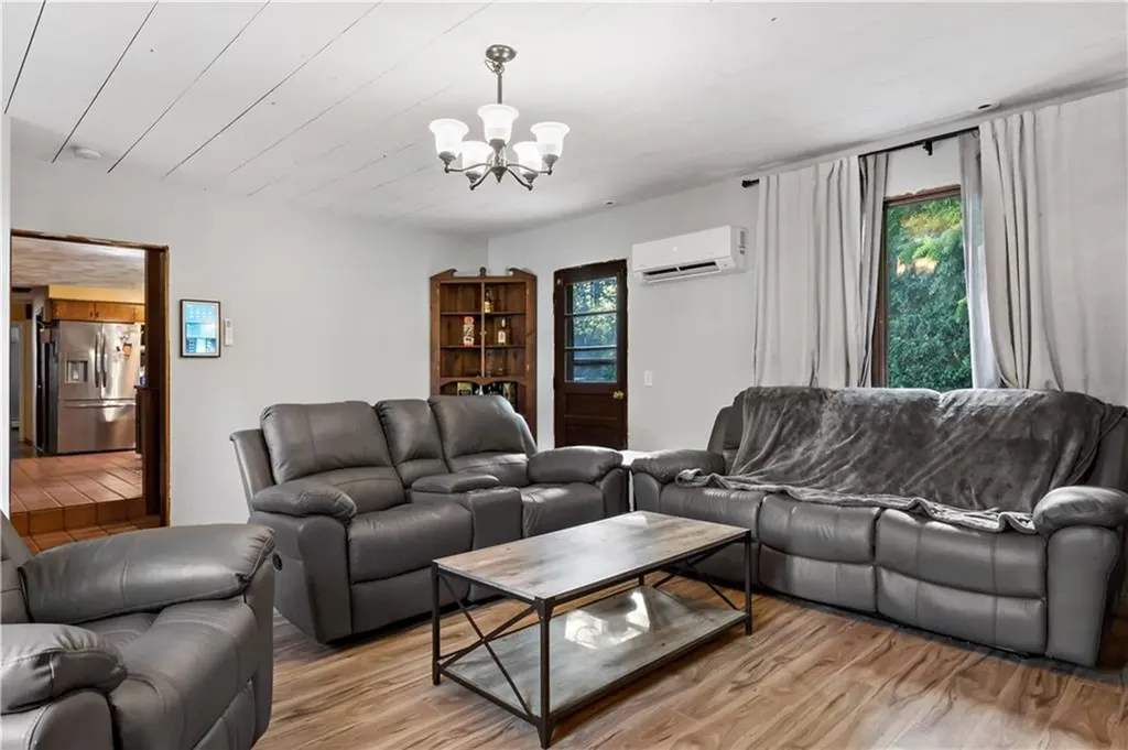 17 Salina Avenue Johnston RI 02919