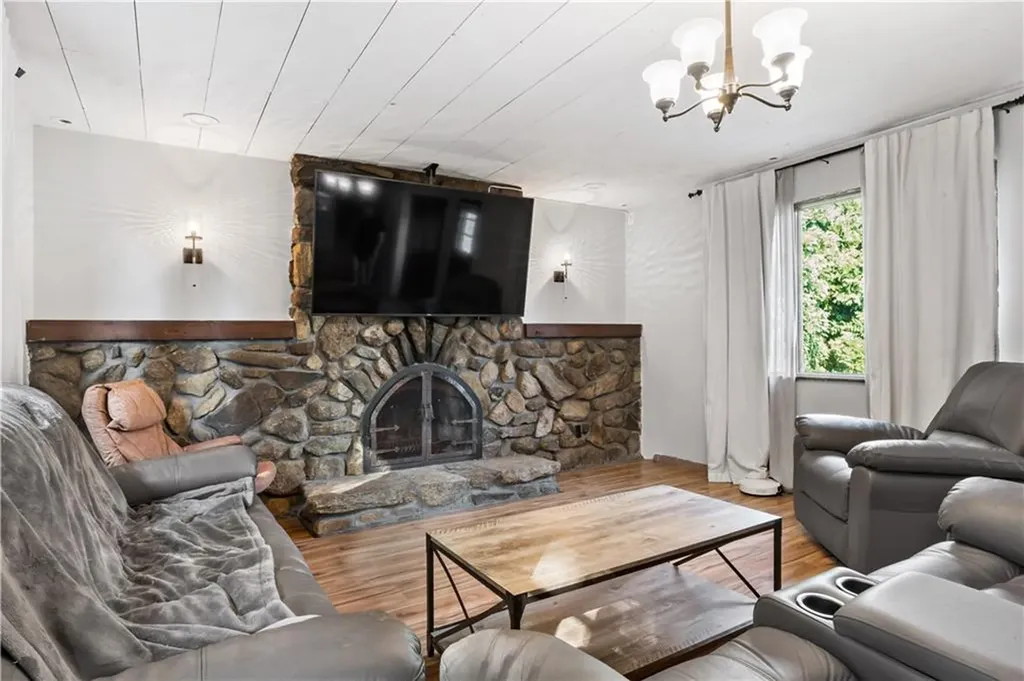 17 Salina Avenue Johnston RI 02919