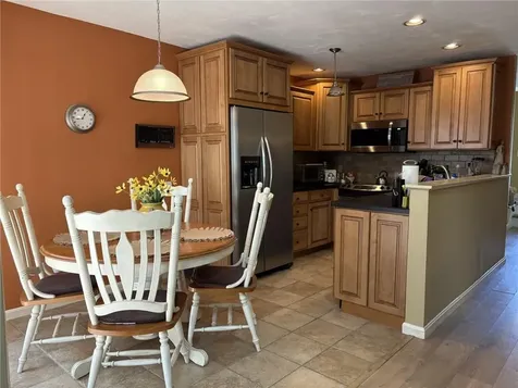 88 Nipmuc Trail North Providence RI 02904