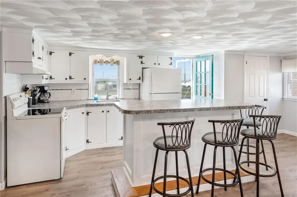 27 Holden Road South Kingstown RI 02879