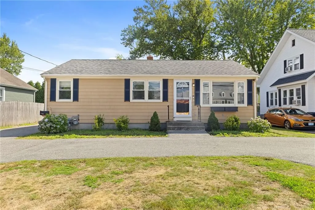 794 Main Avenue Warwick RI 02886