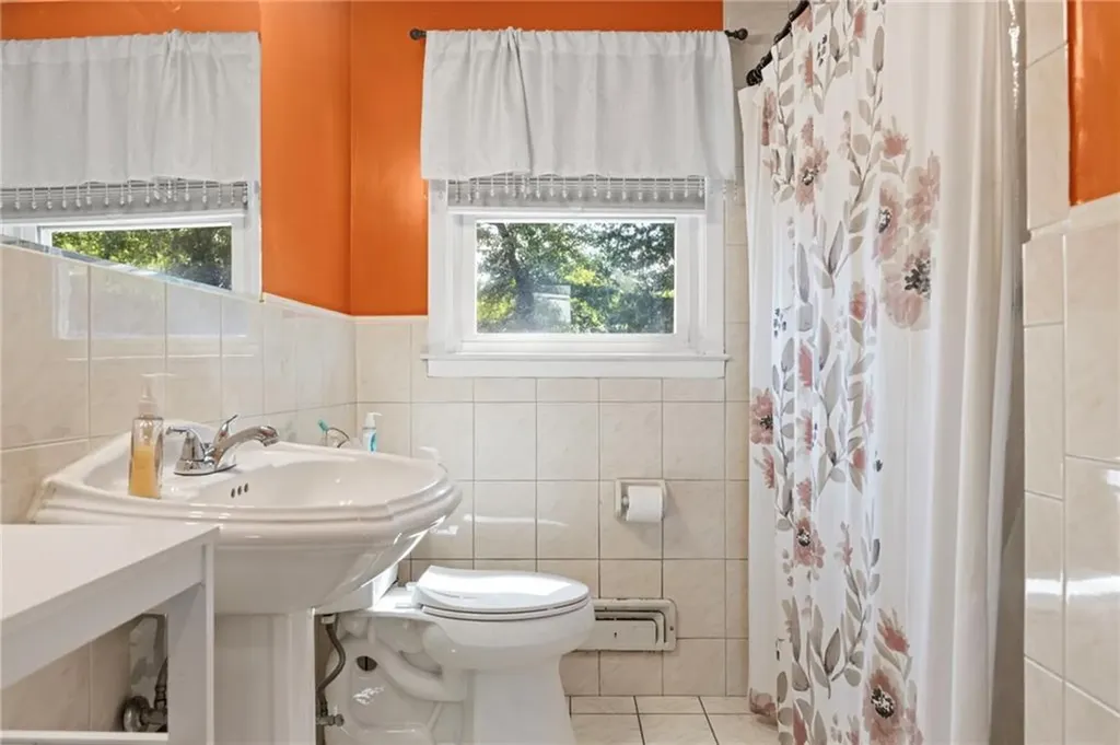794 Main Avenue Warwick RI 02886