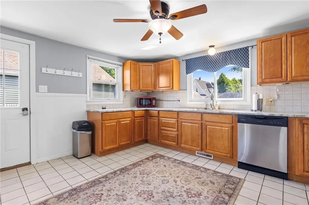 794 Main Avenue Warwick RI 02886