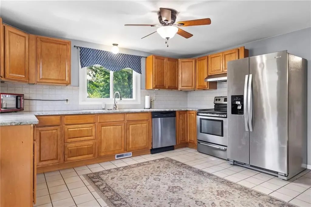 794 Main Avenue Warwick RI 02886