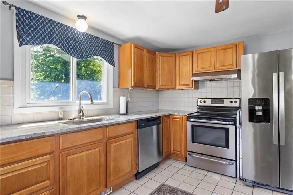 794 Main Avenue Warwick RI 02886