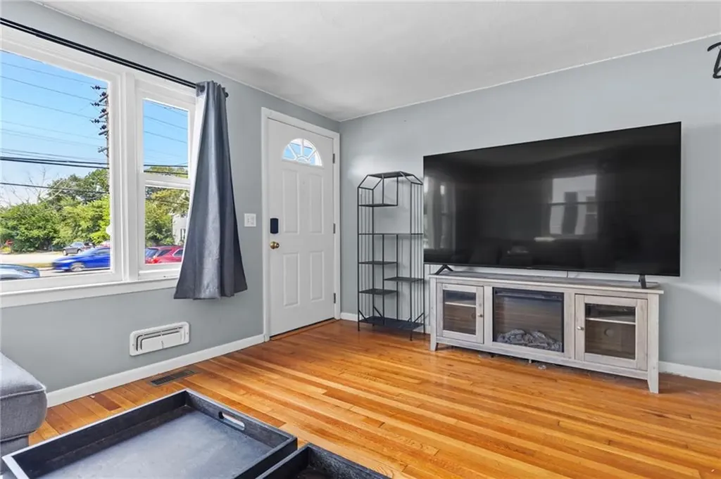 794 Main Avenue Warwick RI 02886