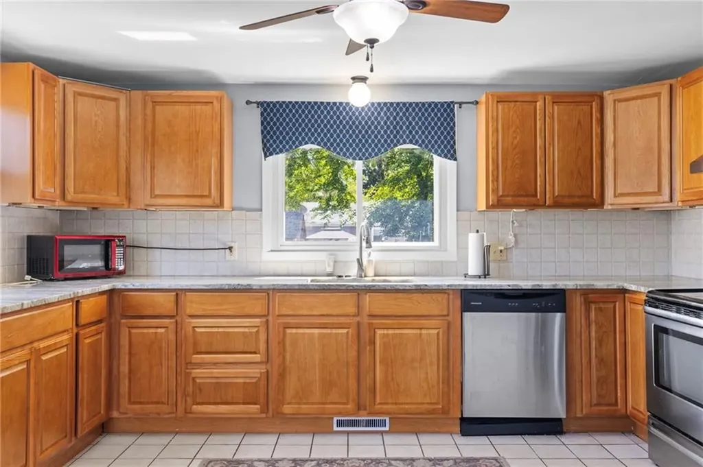 794 Main Avenue Warwick RI 02886