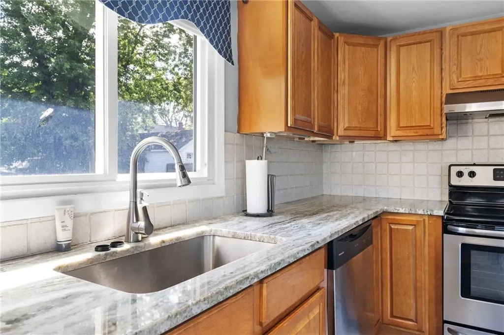 794 Main Avenue Warwick RI 02886
