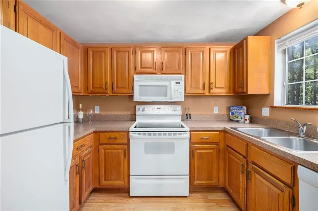 30 Eagle Run Warwick RI 02889