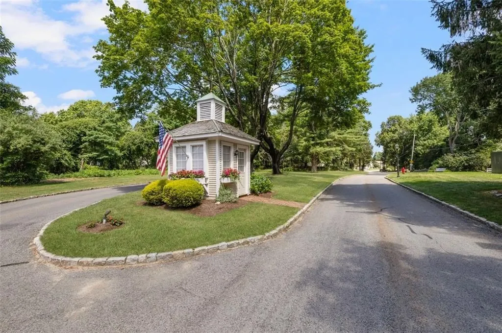 30 Eagle Run Warwick RI 02889
