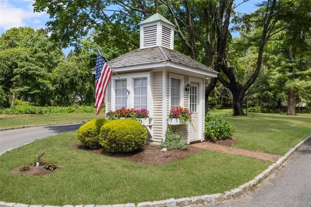 30 Eagle Run Warwick RI 02889