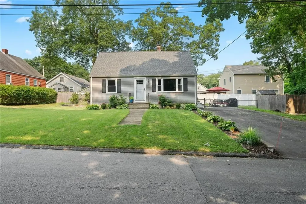 103 Everglade Avenue Warwick RI 02886