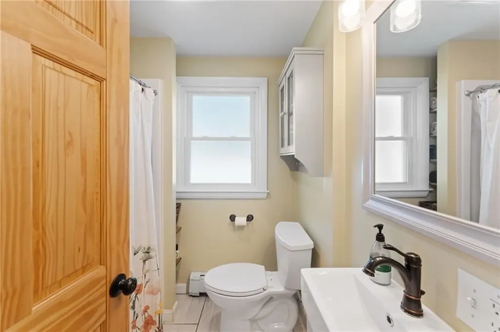103 Everglade Avenue Warwick RI 02886