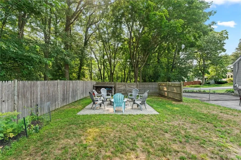 103 Everglade Avenue Warwick RI 02886