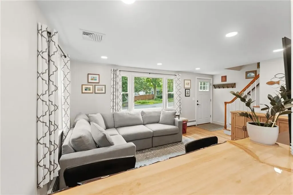 103 Everglade Avenue Warwick RI 02886