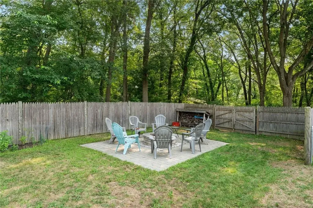 103 Everglade Avenue Warwick RI 02886