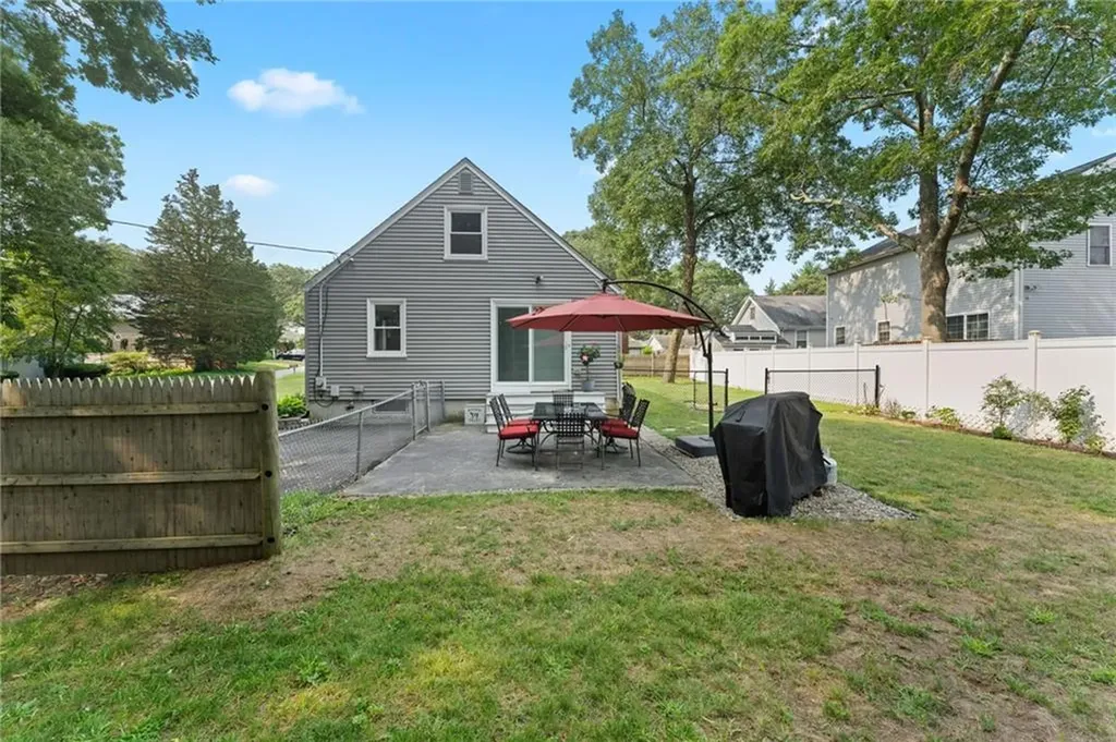 103 Everglade Avenue Warwick RI 02886