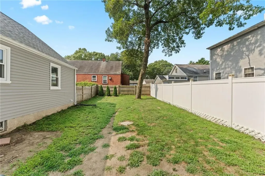 103 Everglade Avenue Warwick RI 02886