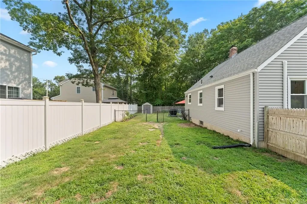 103 Everglade Avenue Warwick RI 02886