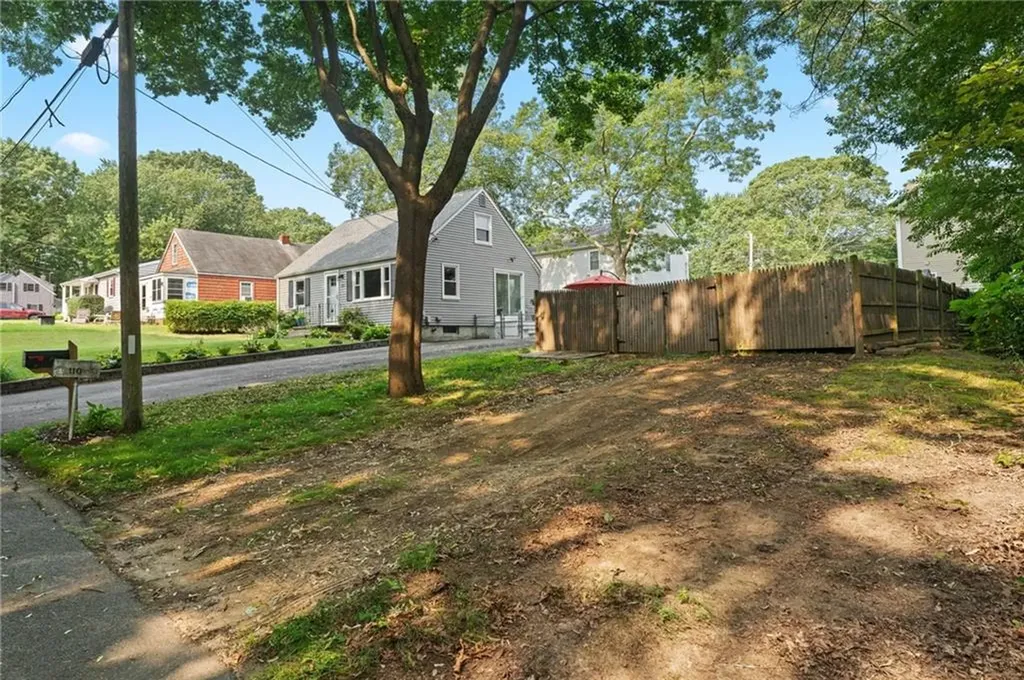 103 Everglade Avenue Warwick RI 02886