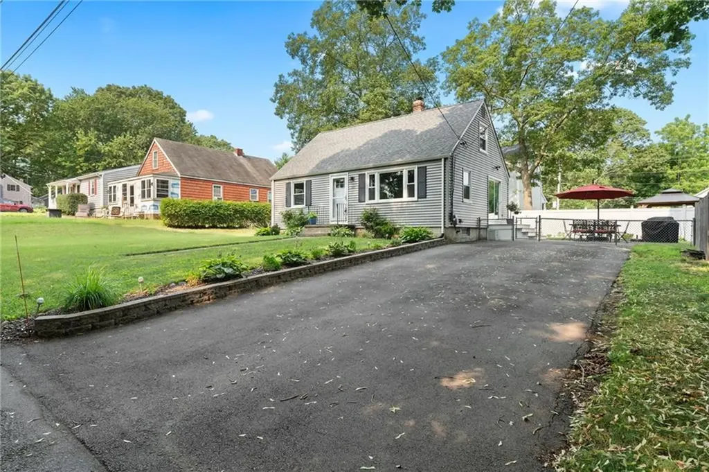 103 Everglade Avenue Warwick RI 02886