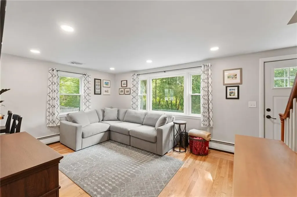 103 Everglade Avenue Warwick RI 02886