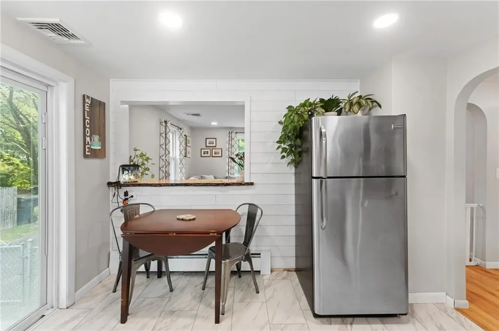 103 Everglade Avenue Warwick RI 02886