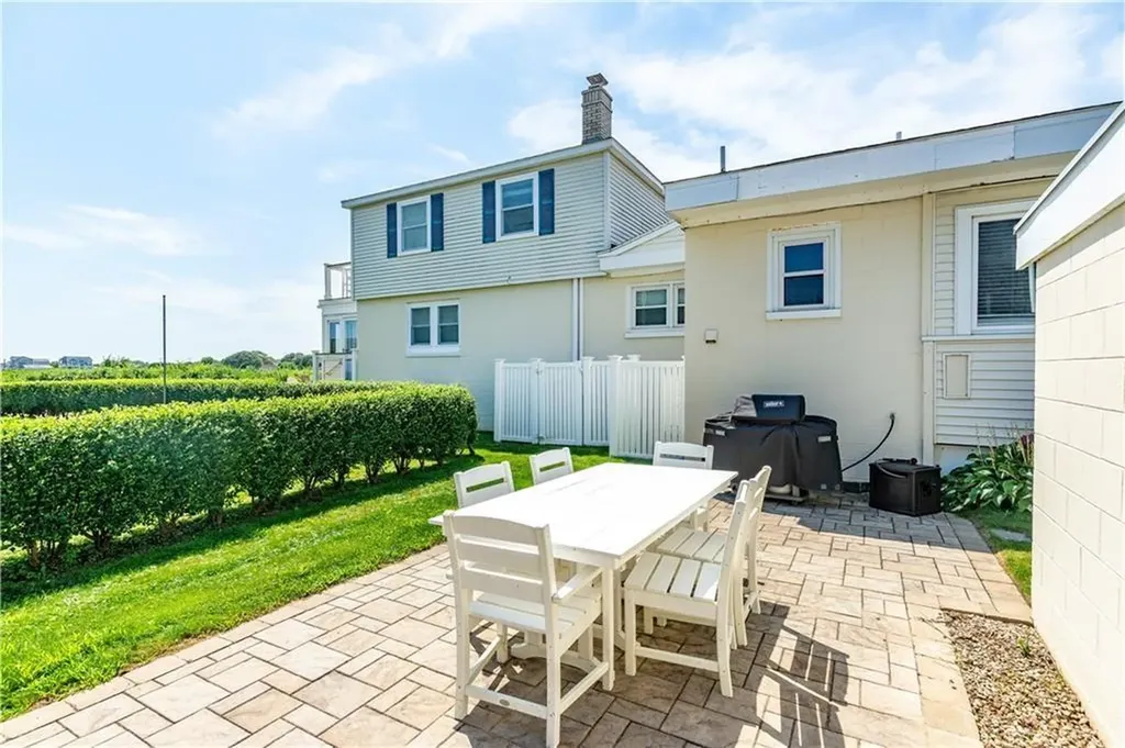 13 4th Street Narragansett RI 02882