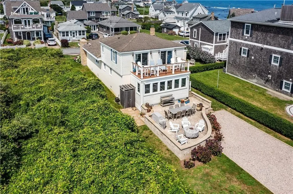 13 4th Street Narragansett RI 02882