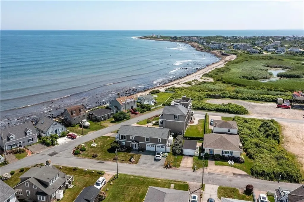 13 4th Street Narragansett RI 02882