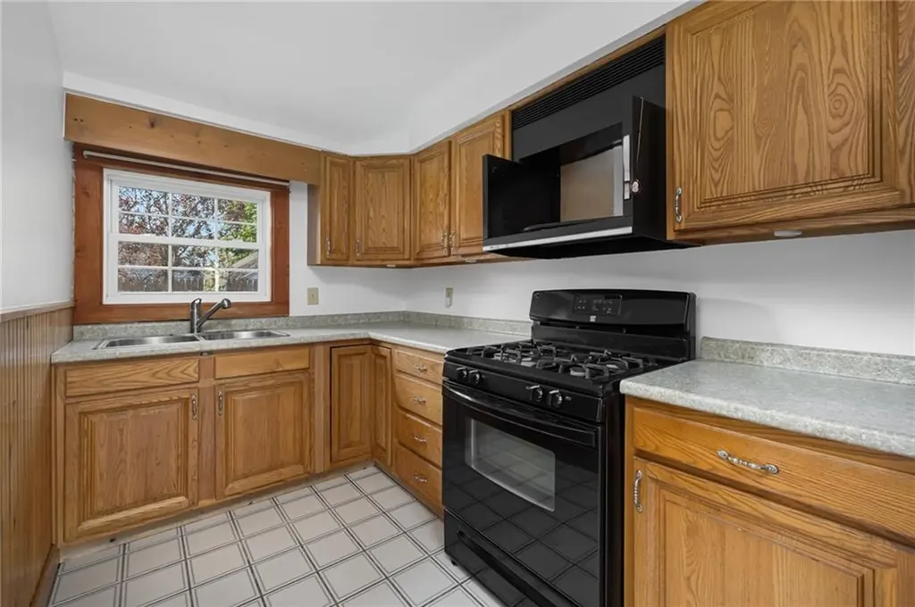 52 Pleasant View Road Warwick RI 02888