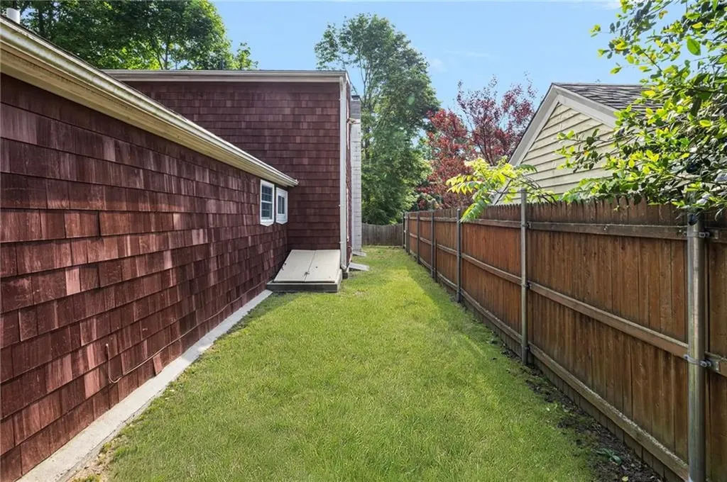 52 Pleasant View Road Warwick RI 02888