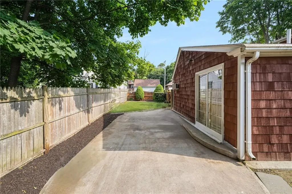 52 Pleasant View Road Warwick RI 02888