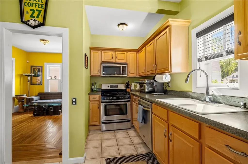 48 Wollaston Street Cranston RI 02910