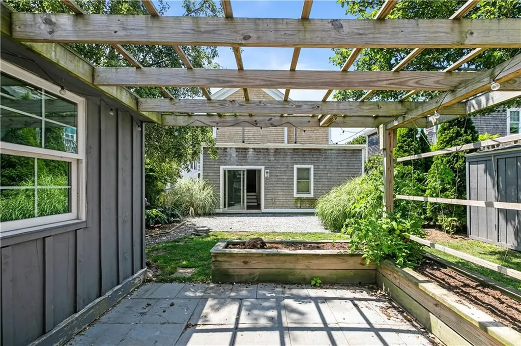 45 Burnside Avenue Newport RI 02840