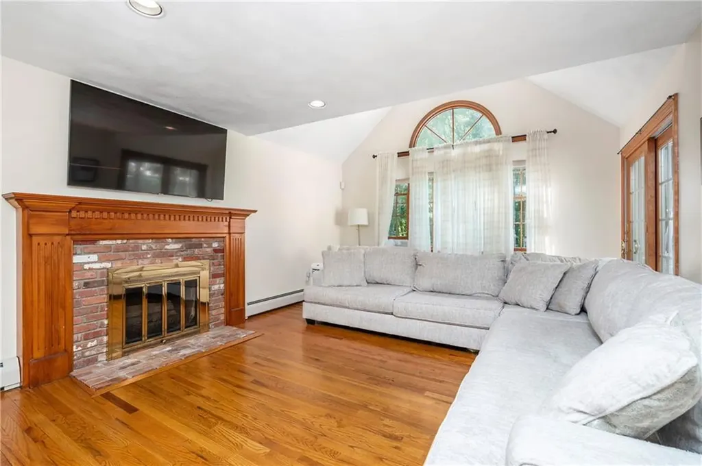 23 Aspen Lane Smithfield RI 02828